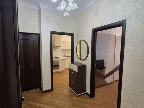 2-room apartment for rent, 80 m², 8 Noyabr: 1 000 ₼/mo 3