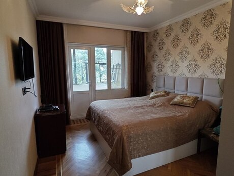 Azadlıq Prospektidə 3 otaqlı köhnə tikili mənzil satılır, 85 m², 225 000 AZN, şəkil 2 / 8
