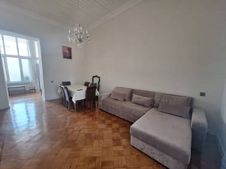 Elan №6441641 - Bakı, 28 May m., 2 otaqlı, 72 m², 3/3 mərtəbə