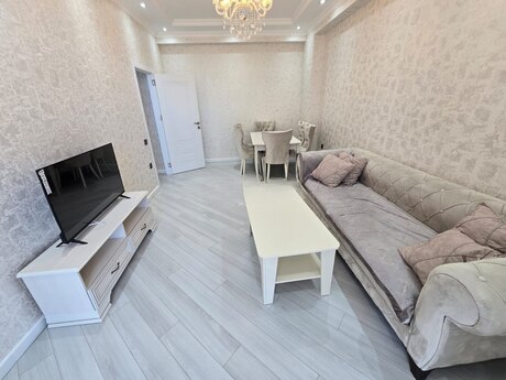 Elan №6441750 - Bakı, Gənclik m., 2 otaqlı, 70 m², 7/17 mərtəbə