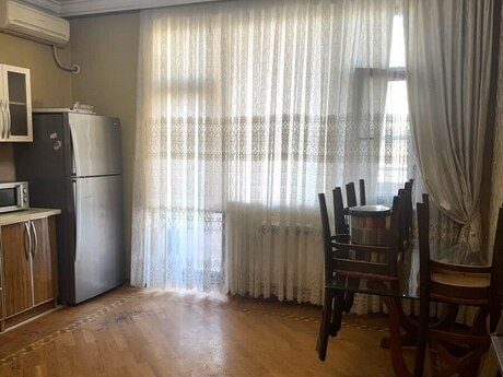 Kirayə 3 otaqlı mənzil, 135 m², 8 Noyabr: 1 200 ₼/ay 3