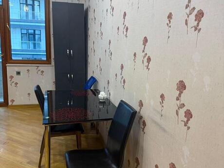 Kirayə 4 otaqlı mənzil, 210 m², 28 May: 2 700 ₼/ay 4