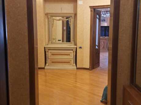 5 otaqlı mənzil, 205 m², Qara Qarayev: 550 000 ₼ 2