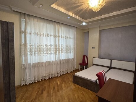 2-комнатная квартира, 81 м², 8-ci mikrorayon: 215 000 ₼ 2