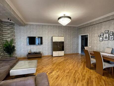 Kirayə 3 otaqlı mənzil, 160 m², Nəsimi: 1 300 ₼/ay 3