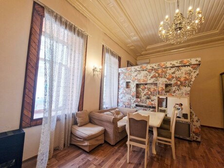 Elan №6443007 - Bakı, Nizami m., 2 otaqlı, 70 m², 2/3 mərtəbə