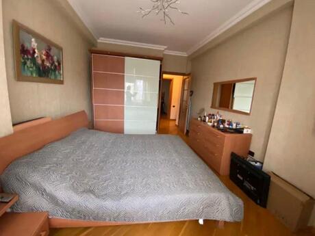 4-room apartment, 180 m², İnşaatçılar: 400 000 ₼ 5