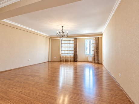 4 otaqlı mənzil, 158 m², 28 May: 379 000 ₼ 2