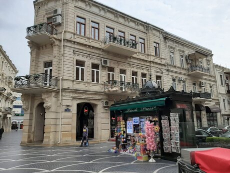Elan №6443231 - Bakı, Sahil m., 4 otaqlı, 140 m², 4/4 mərtəbə