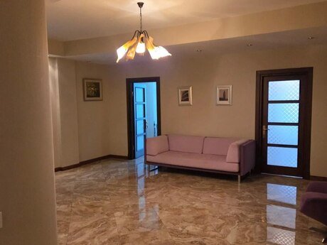 3 otaqlı mənzil, 190 m², 28 May: 635 000 ₼ 2