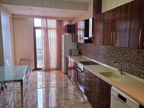 3 otaqlı mənzil, 190 m², 28 May: 635 000 ₼ 5