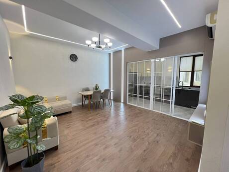 Kirayə 2 otaqlı mənzil, 70 m², 28 May: 1 200 ₼/ay 2