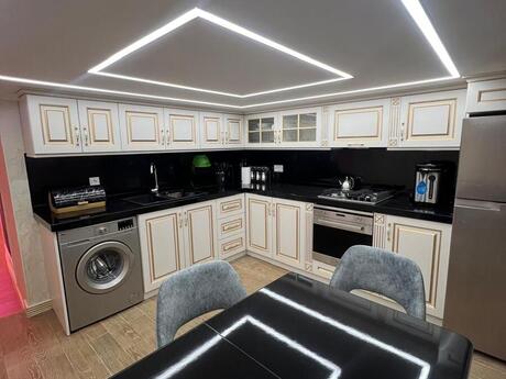Kirayə 3 otaqlı mənzil, 100 m², Sahil: 1 699 ₼/ay 2