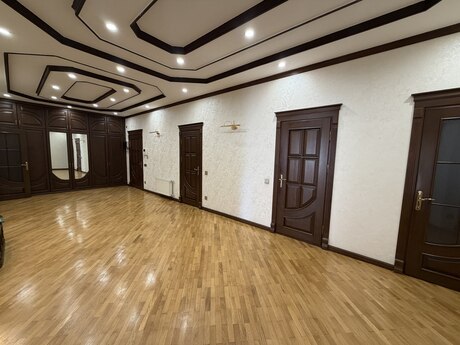 5-room apartment for rent, 240 m², 28 May: 1 800 ₼/mo 2