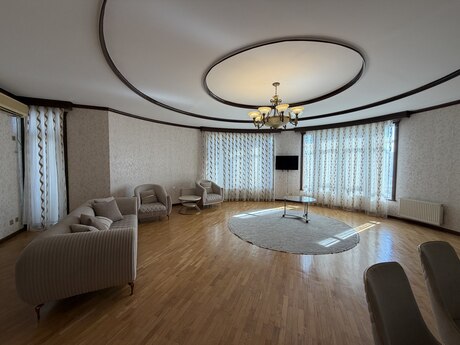 5-room apartment for rent, 240 m², 28 May: 1 800 ₼/mo 3