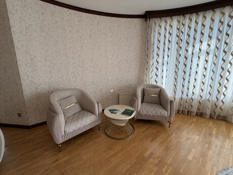 5-room apartment for rent, 240 m², 28 May: 1 800 ₼/mo 5