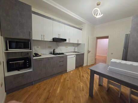 Kirayə 3 otaqlı mənzil, 130 m², Nərimanov: 1 300 ₼/ay 4