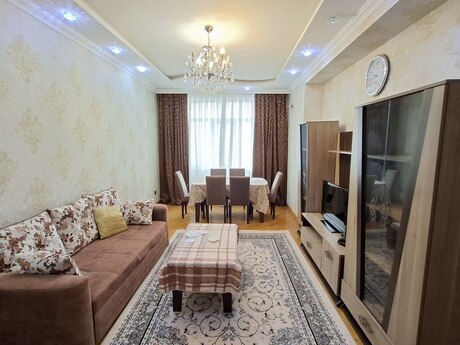 2 otaq · 90 m² · 14/17 mərtəbə, Azadlıq Prospekti