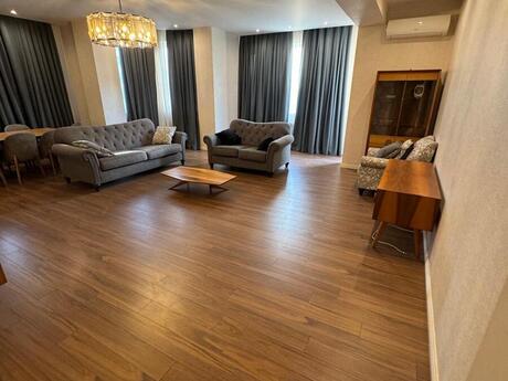 Kirayə 4 otaqlı mənzil, 200 m², 28 May: 2 000 ₼/ay 3