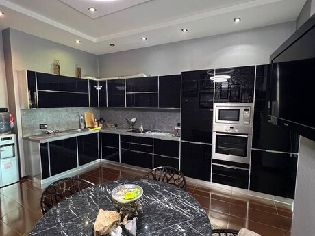 Kirayə 4 otaqlı mənzil, 180 m², 28 May: 1 600 ₼/ay 5