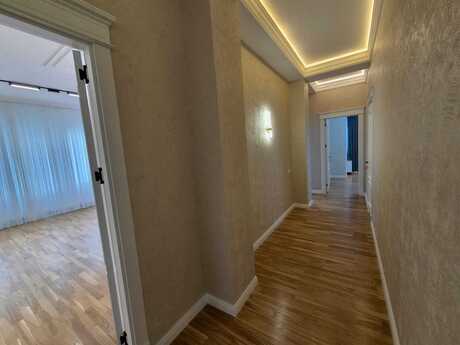 28 Mayda 3 otaqlı yeni tikili mənzil satılır, 153 m², 720 000 AZN, şəkil 5 / 12
