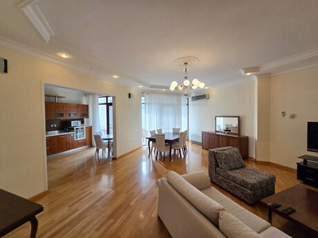 4-room apartment for rent, 250 m², İçəri Şəhər: 2 500 ₼/mo 2