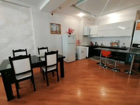 Kirayə 3 otaqlı mənzil, 130 m², 28 May: 1 500 ₼/ay 5