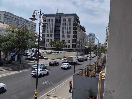 3 otaqlı mənzil, 147 m², 28 May: 360 000 ₼ 2