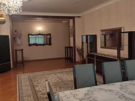 Аренда: 3-комнатная квартира, 200 м², 28 May: 1 400 ₼/мес 3