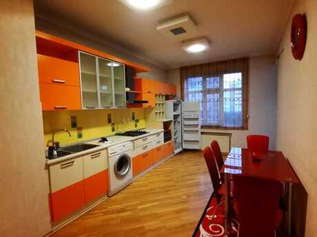 Kirayə 2 otaqlı mənzil, 85 m², İnşaatçılar: 750 ₼/ay 3