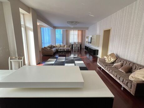 3-room apartment for rent, 180 m², 28 May: 1 600 ₼/mo 3
