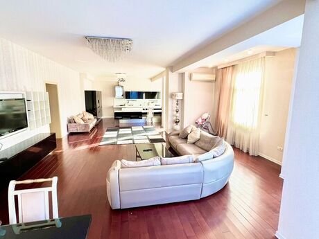 3-room apartment for rent, 180 m², 28 May: 1 600 ₼/mo 2