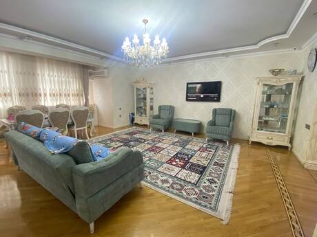 4 otaqlı mənzil, 220 m², 8 Noyabr: 500 000 ₼ 4