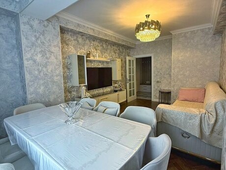 3 otaqlı mənzil, 105 m², Neftçilər: 299 000 ₼ 2