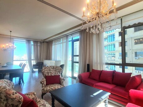 Kirayə 3 otaqlı mənzil, 130 m², İçəri Şəhər: 3 000 ₼/ay 3