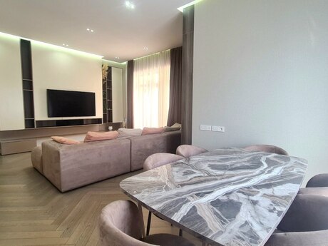 Kirayə 4 otaqlı mənzil, 170 m², 28 May: 3 000 ₼/ay 2