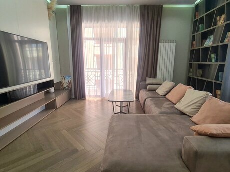 Kirayə 4 otaqlı mənzil, 170 m², 28 May: 3 000 ₼/ay 3