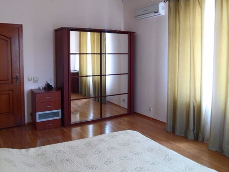 4 otaqlı mənzil, 213 m², Nizami: 520 000 ₼ 5