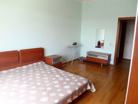 4 otaqlı mənzil, 213 m², Nizami: 520 000 ₼ 3
