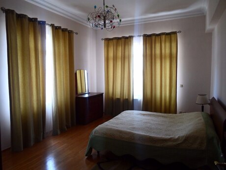 4 otaqlı mənzil, 213 m², Nizami: 520 000 ₼ 4