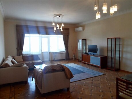 4 otaqlı mənzil, 213 m², Nizami: 520 000 ₼ 2