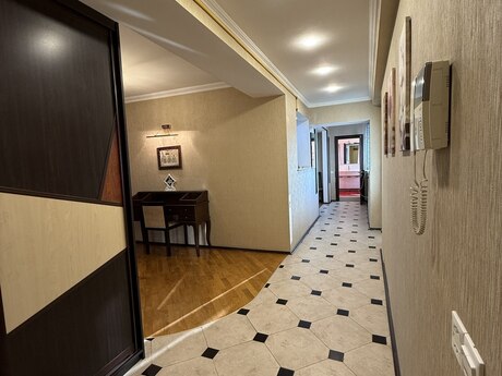 5-комнатная квартира, 190 м², Nəsimi: 360 000 ₼ 2