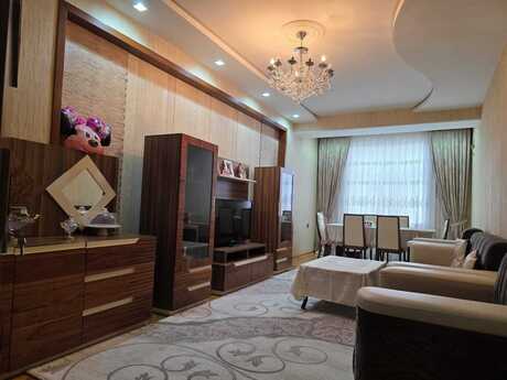 3 otaq · 135 m² · 8/17 mərtəbə, Nəsimi
