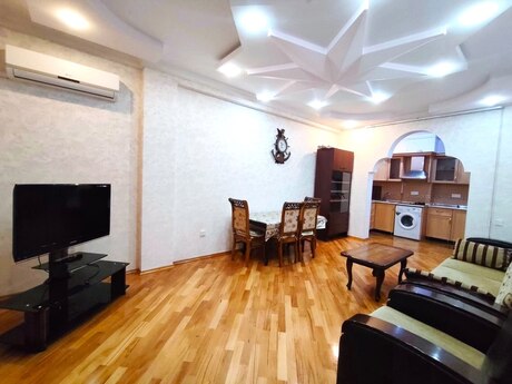 Kirayə 3 otaqlı mənzil, 80 m², 8 Noyabr: 900 ₼/ay 2
