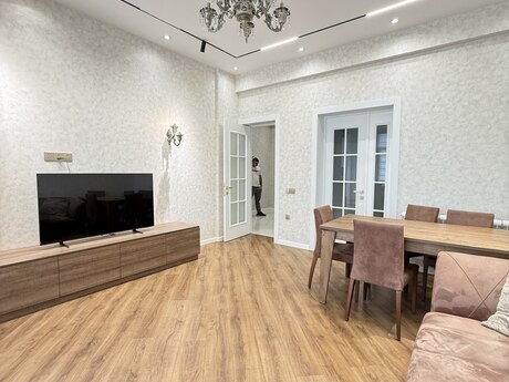 Elan №5856329 - Bakı, 28 May m., 2 otaqlı, 75 m², 6/17 mərtəbə
