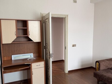 3-room apartment for rent, 120 m², 20 Yanvar: 180 ₼/mo 4