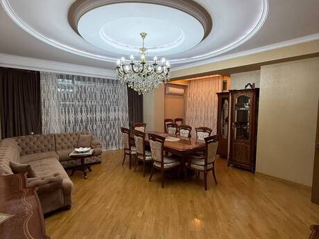 Kirayə 4 otaqlı mənzil, 180 m², Nizami: 1 800 ₼/ay 3