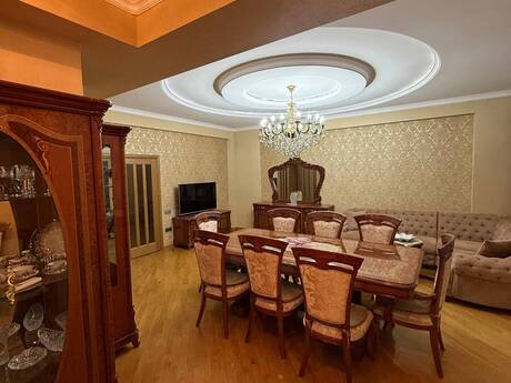 Kirayə 4 otaqlı mənzil, 180 m², Nizami: 1 800 ₼/ay 4