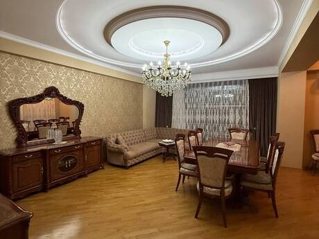 Kirayə 4 otaqlı mənzil, 180 m², Nizami: 1 800 ₼/ay 2