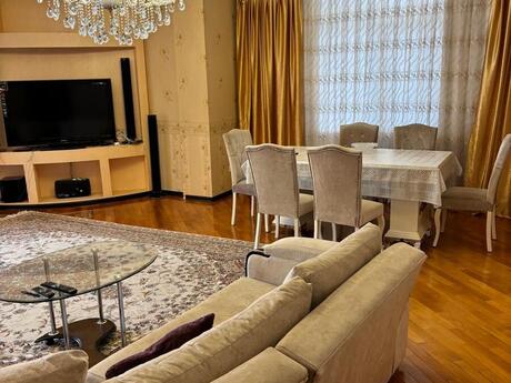 3-room apartment for rent, 160 m², İnşaatçılar: 900 ₼/mo 2